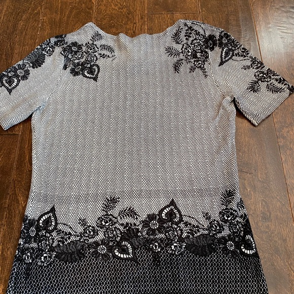 NWT Leo & Ugo Paris amazing lace print tee. Size 2- small - Picture 6 of 8